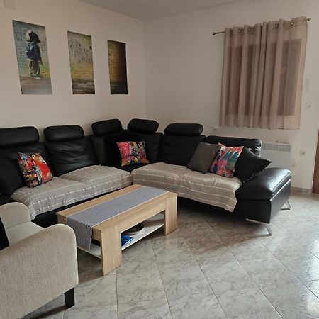 فيلا House Melly With Swimming Pool روفينجسكو سيلو المظهر الخارجي الصورة