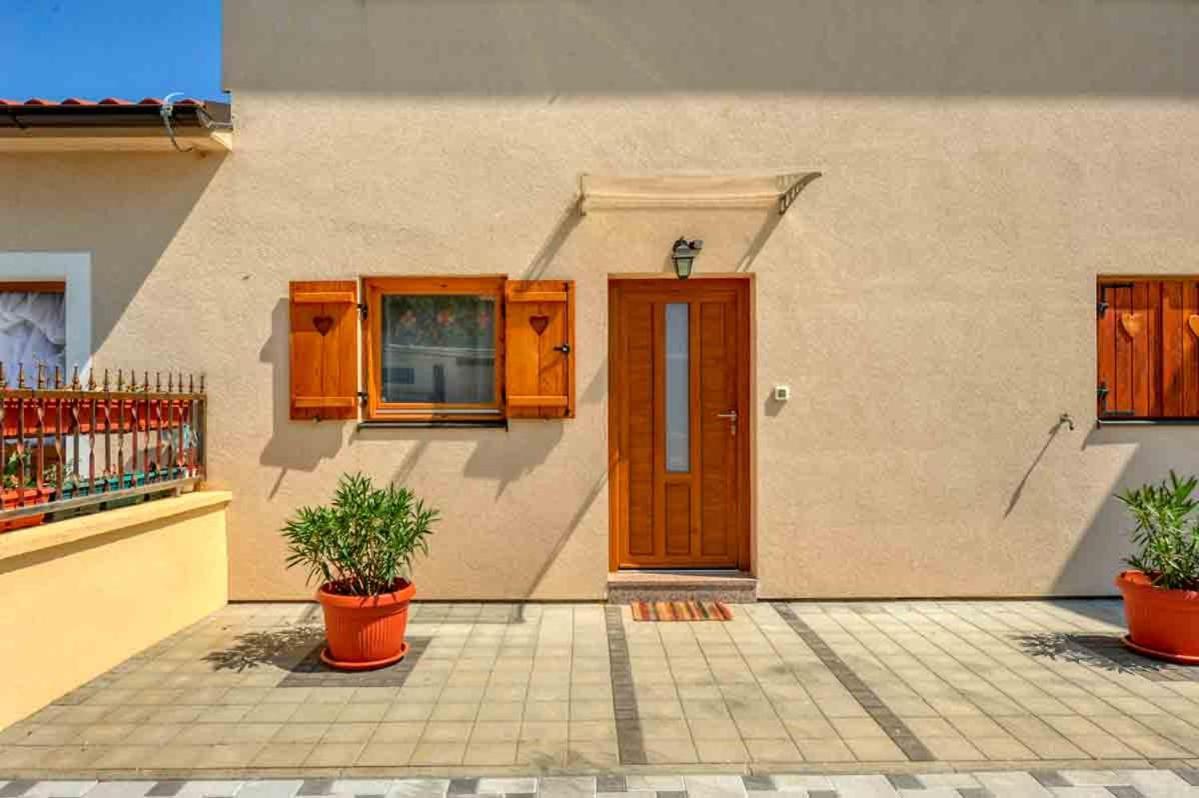 فيلا House Melly With Swimming Pool روفينجسكو سيلو المظهر الخارجي الصورة