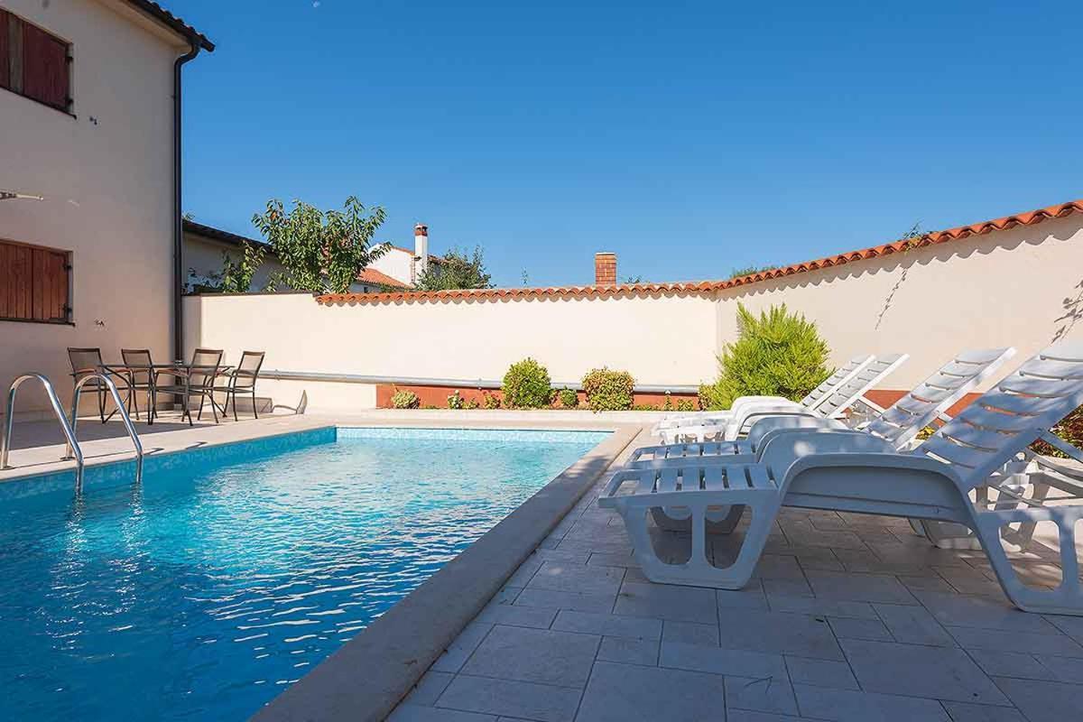 فيلا House Melly With Swimming Pool روفينجسكو سيلو المظهر الخارجي الصورة