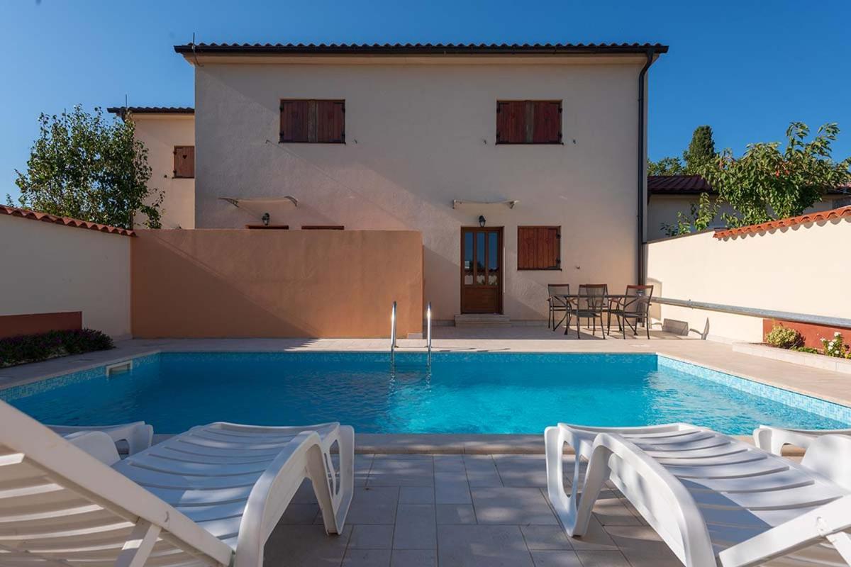 فيلا House Melly With Swimming Pool روفينجسكو سيلو المظهر الخارجي الصورة