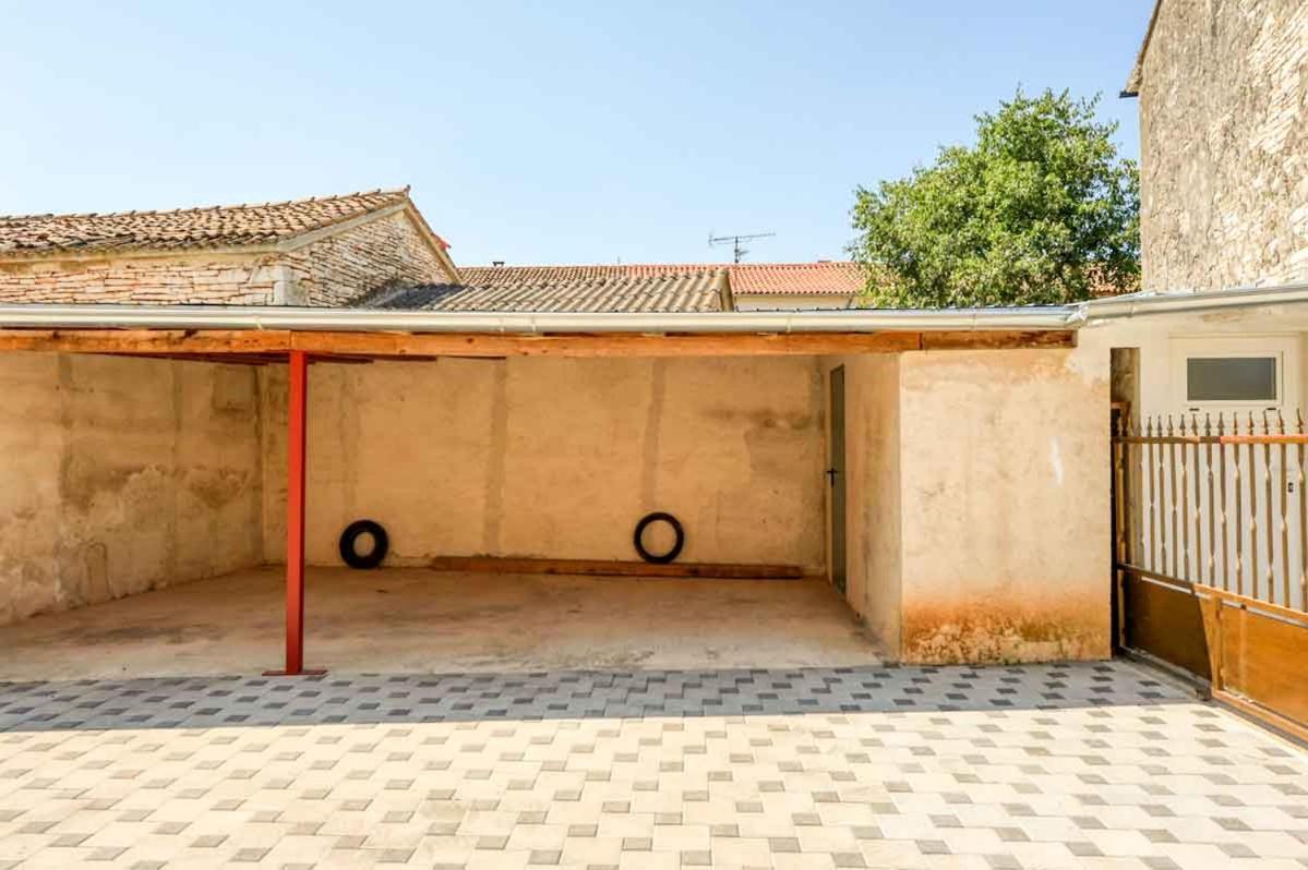 فيلا House Melly With Swimming Pool روفينجسكو سيلو المظهر الخارجي الصورة