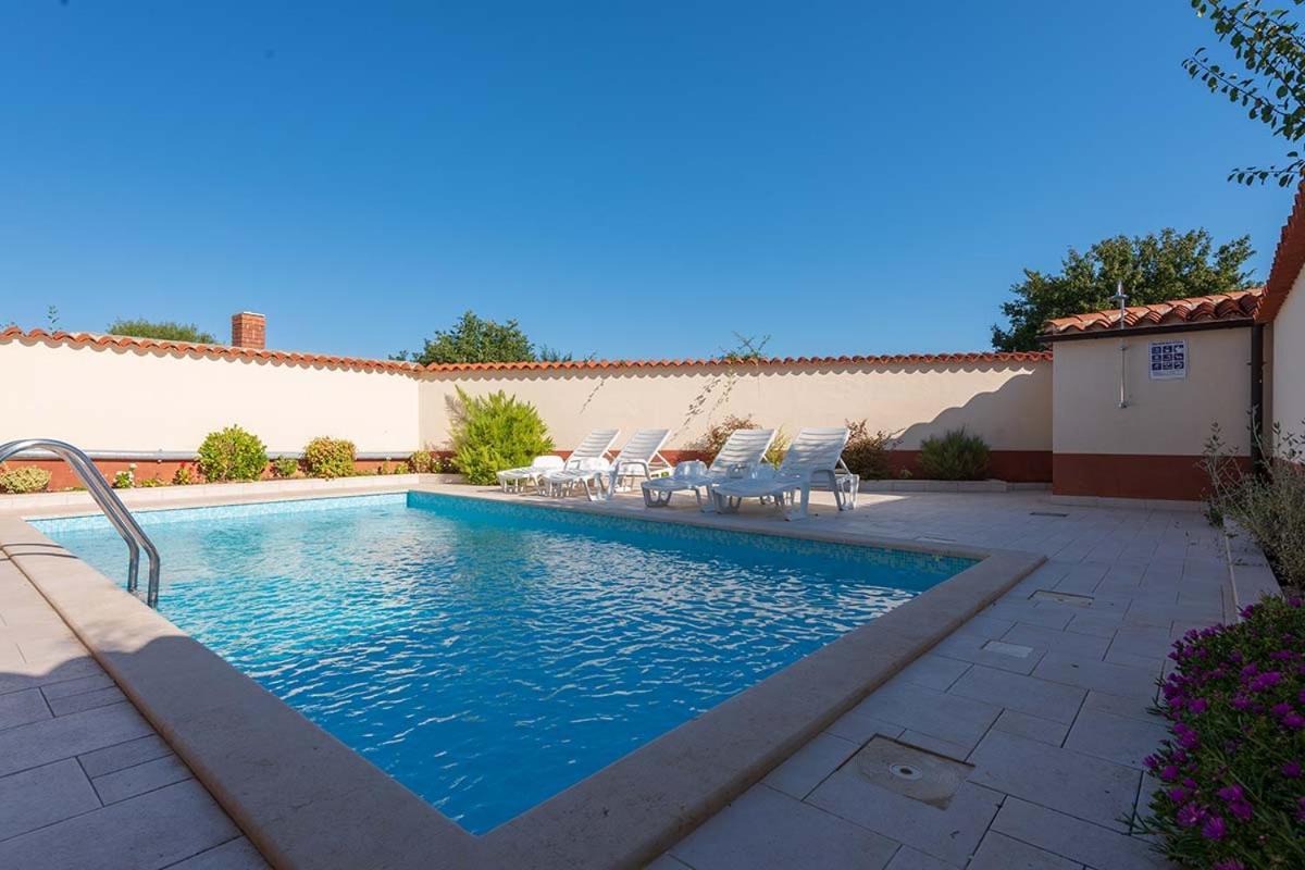 فيلا House Melly With Swimming Pool روفينجسكو سيلو المظهر الخارجي الصورة