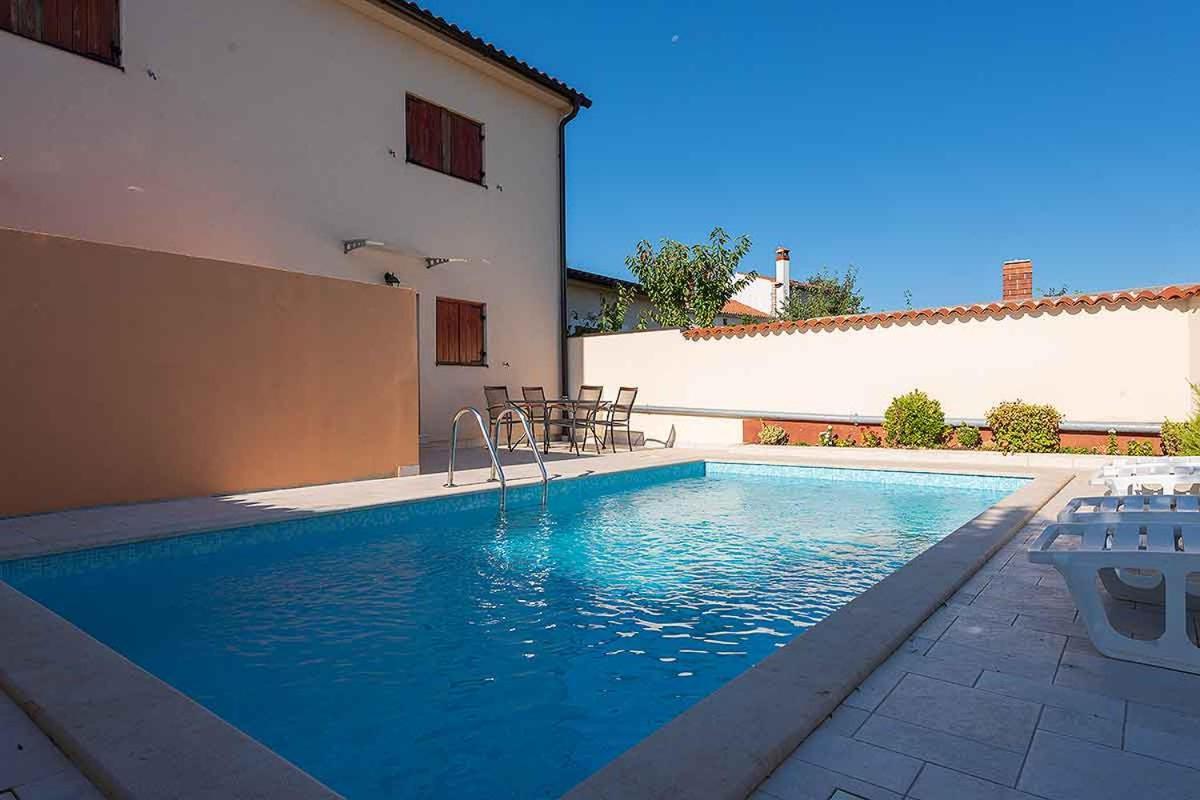 فيلا House Melly With Swimming Pool روفينجسكو سيلو المظهر الخارجي الصورة